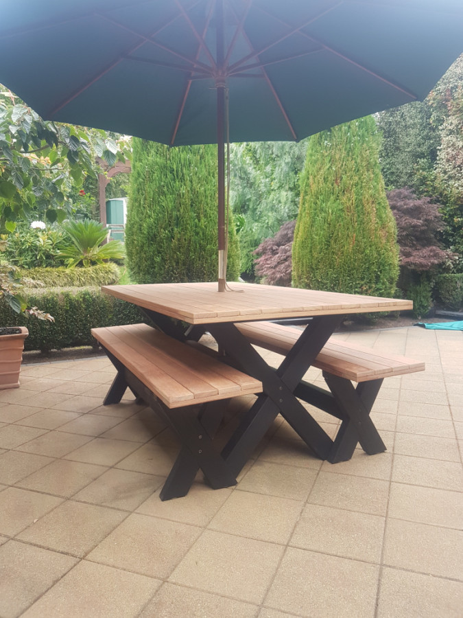 Outdoor Kwila Table and Benches Builderscrack