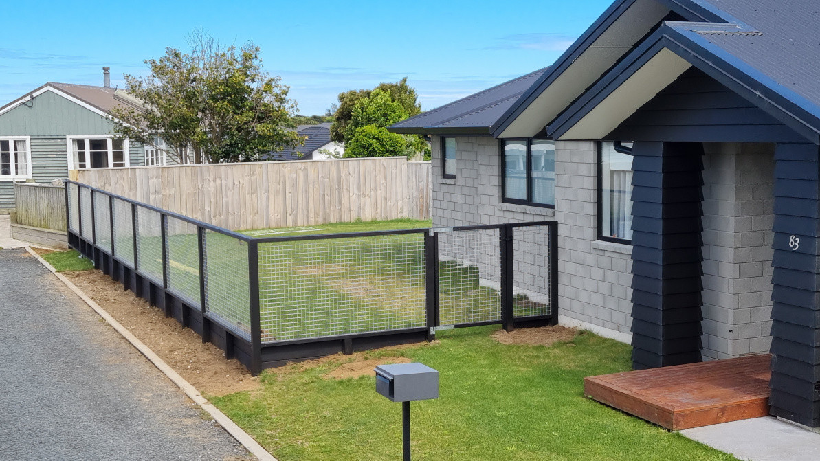 Custom fencing and retaining looking 👌