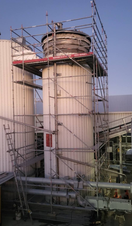 SCAFFOLDING AROUND SILO