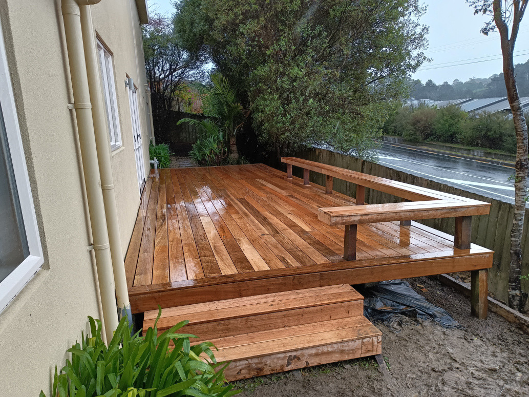 New Vitex deck with seat