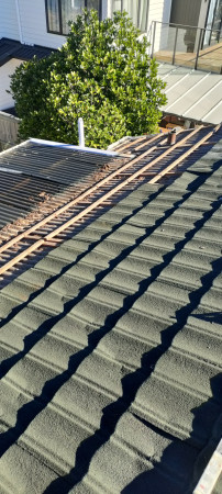 Removal of class b asbestos roof tiles.