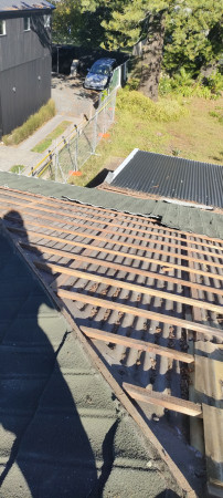 Removal of class b asbestos roof tiles.