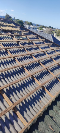 Removal of class b asbestos roof tiles.