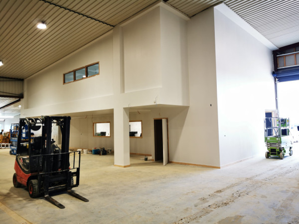 with critical lightCritical light with the plaster well done does not need Skimming .