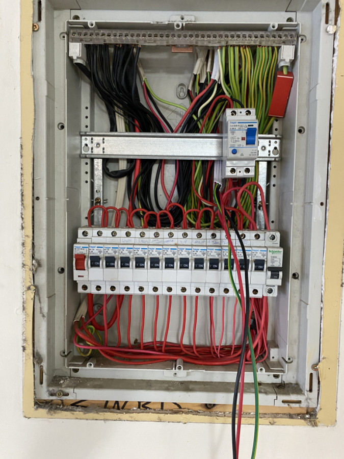 While installing a heat pump we discovered that it was 2.5mm cable feeding all the electrical circuits for this house