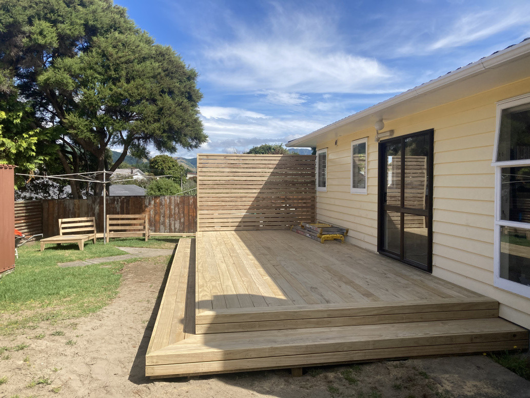Deck for entertaining and slatted screen great for privacy