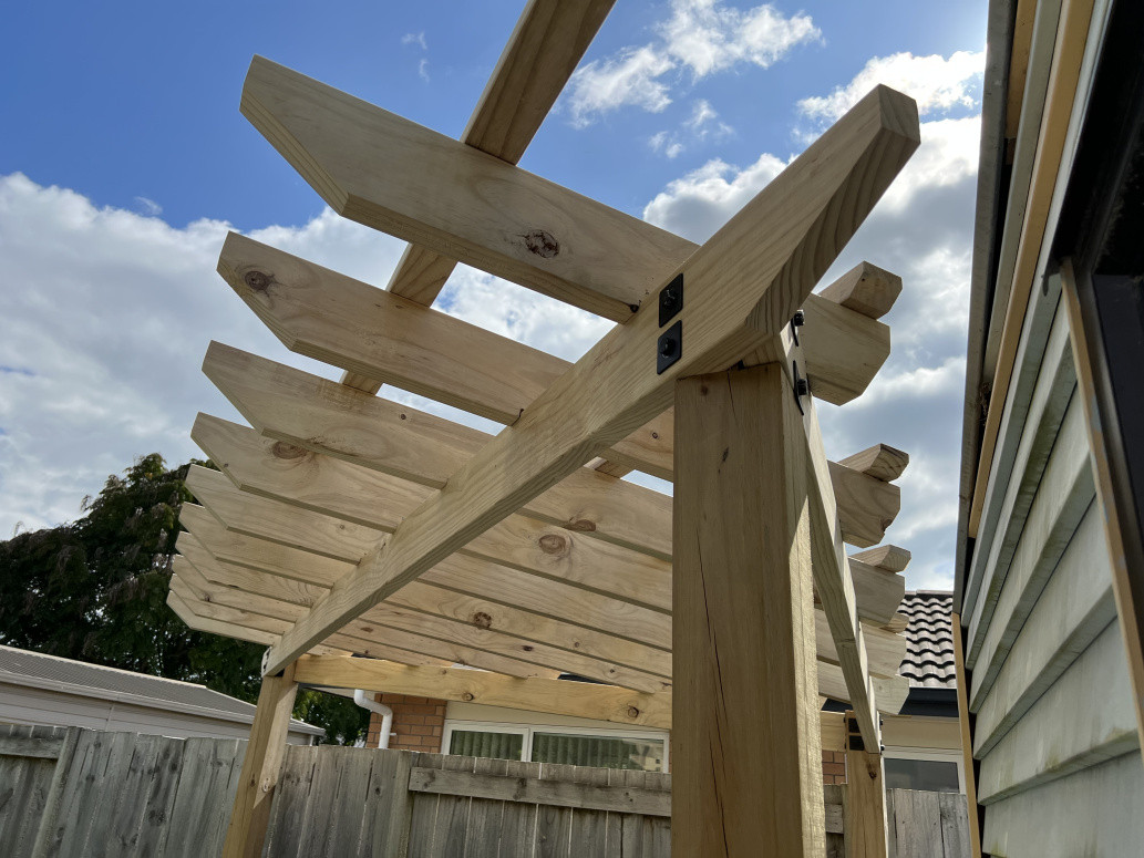 3 post pergola over spa pool