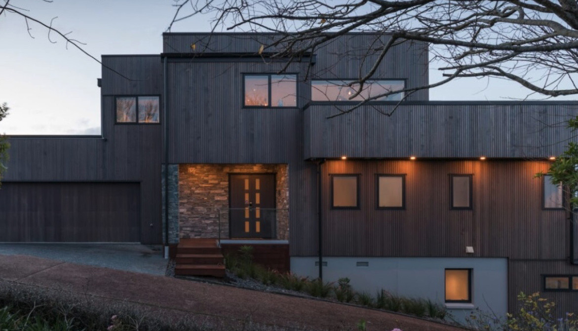 Three storey house in Castor Bay, AKL