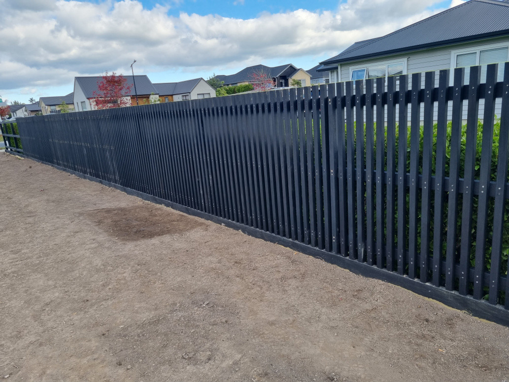 400 high retaining wall with a 3 rail pine batton fence