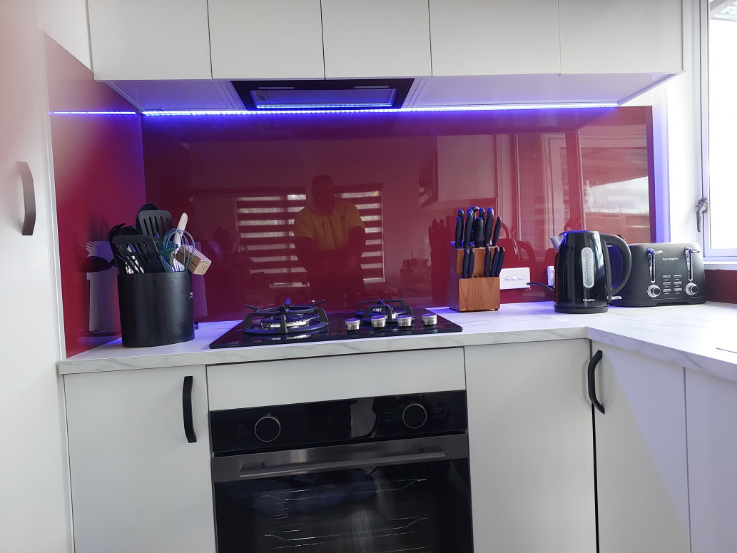 LED lighting over splashback pic 2