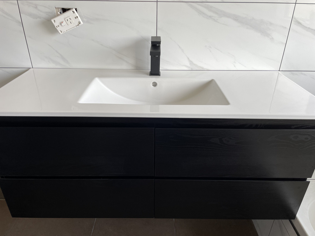 Instaal of 2 x Vanities