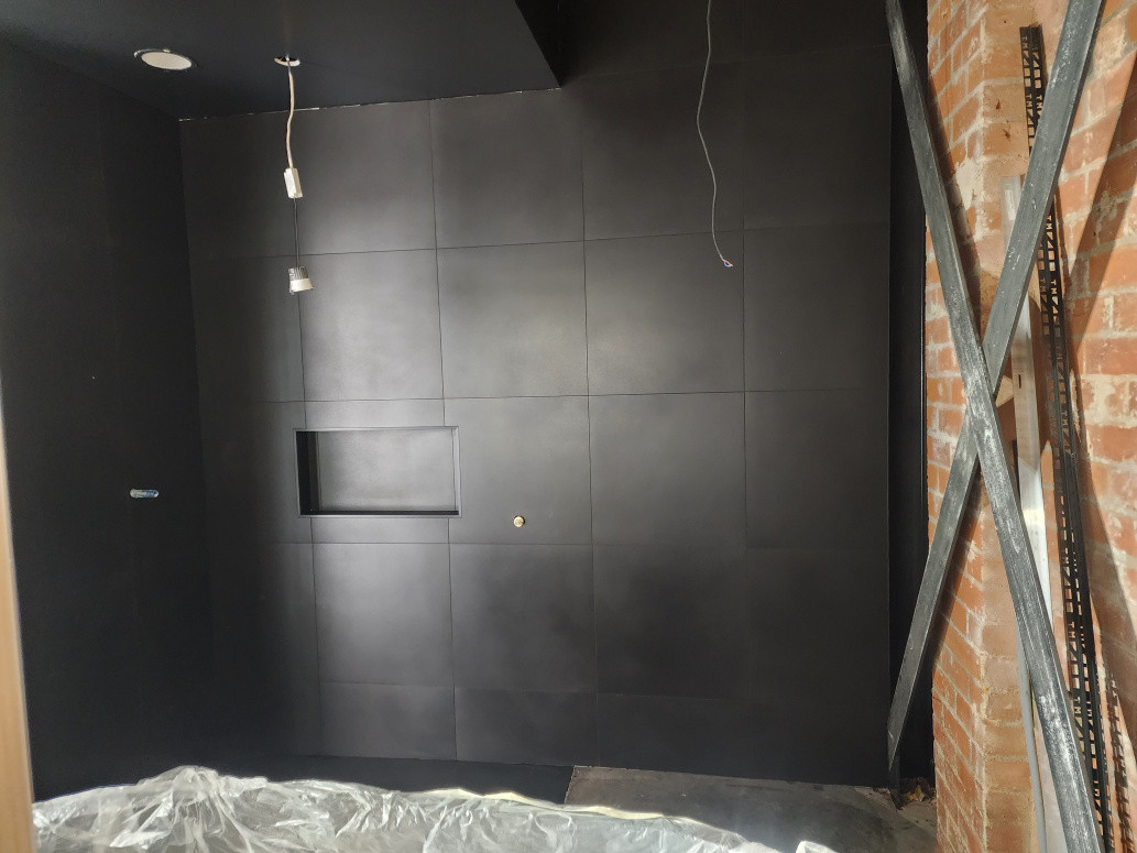 Fully matte black shower with a niche