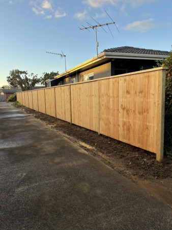 1.9m Timber fence with 140mm top cap (In set panel style)
