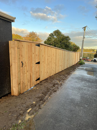 1.9m Timber fence with 140mm top cap (In set panel style) 1.3m timber pedestrian gate
