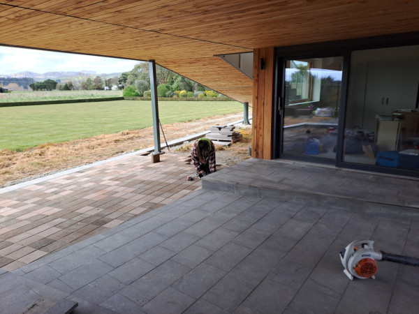 Timaru Bluestone, cobbles supplied by customer.