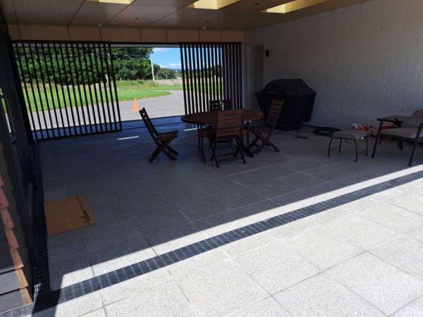 B & B, Horizon Pavers