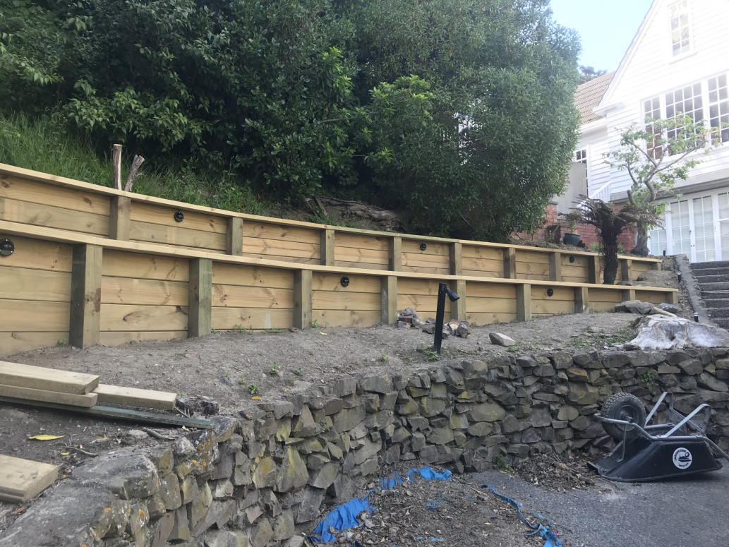 Curved terraced retaining