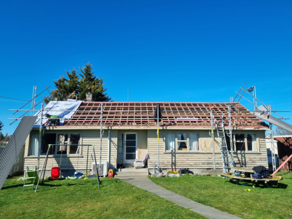 Replacing concrete tile roof with new colour steel iron