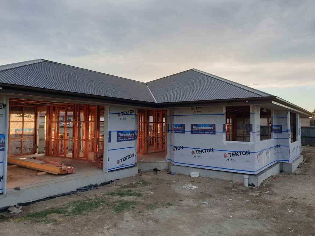 Roof install on a new house