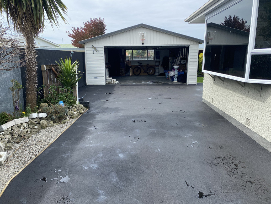 A recent project we completed removed old driveway and replaced it with this beautiful work of art