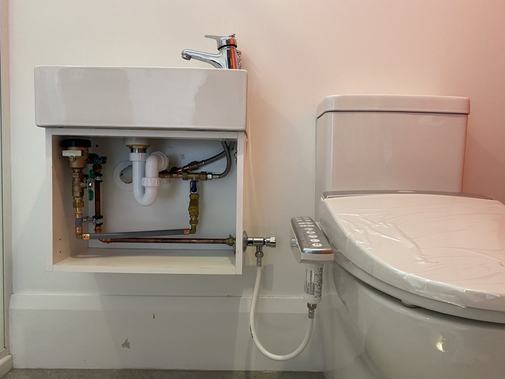 Bidet Toilet seat, with Backflow Valve