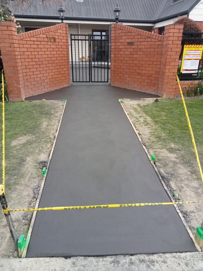 Charcoal sponged finish