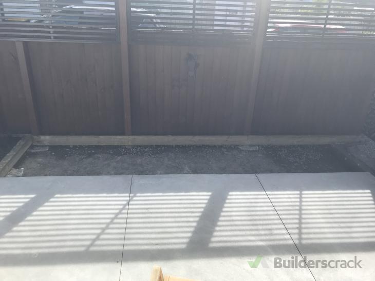 Concrete Patio ( 901508) Builderscrack