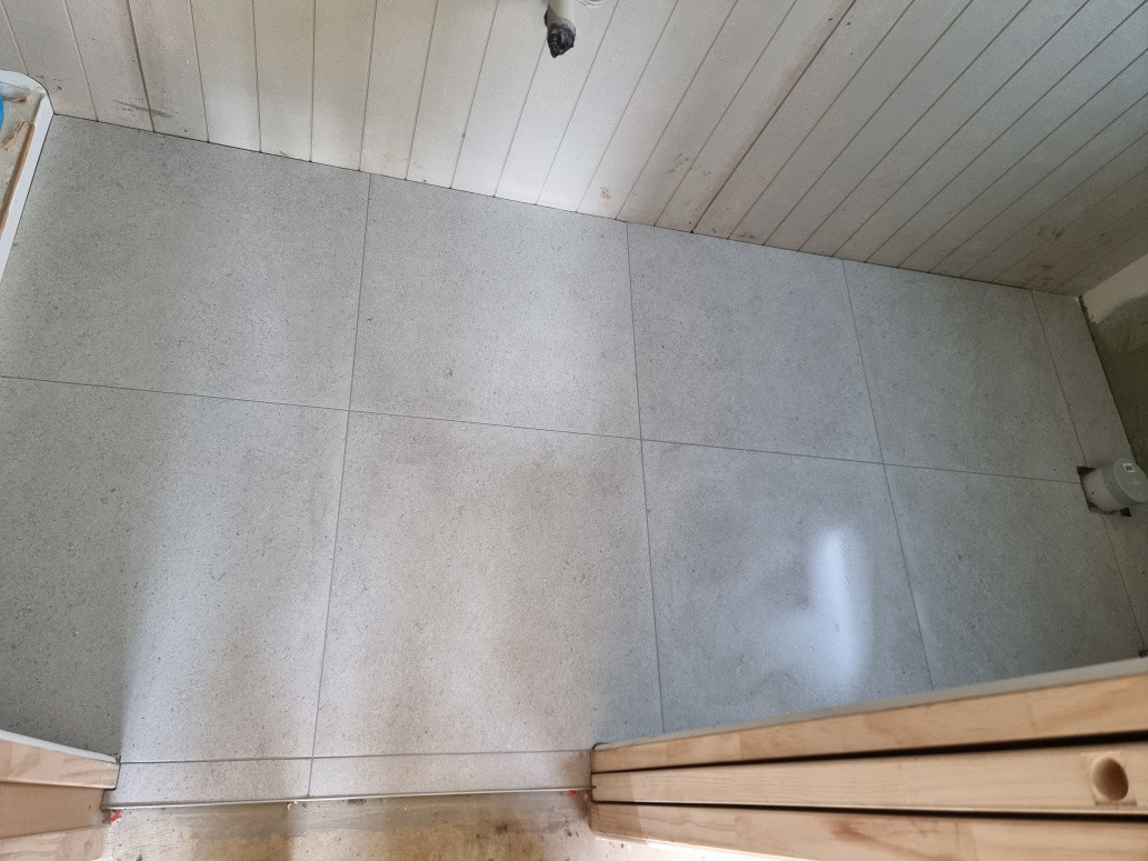Bathroom floor 600x600mm