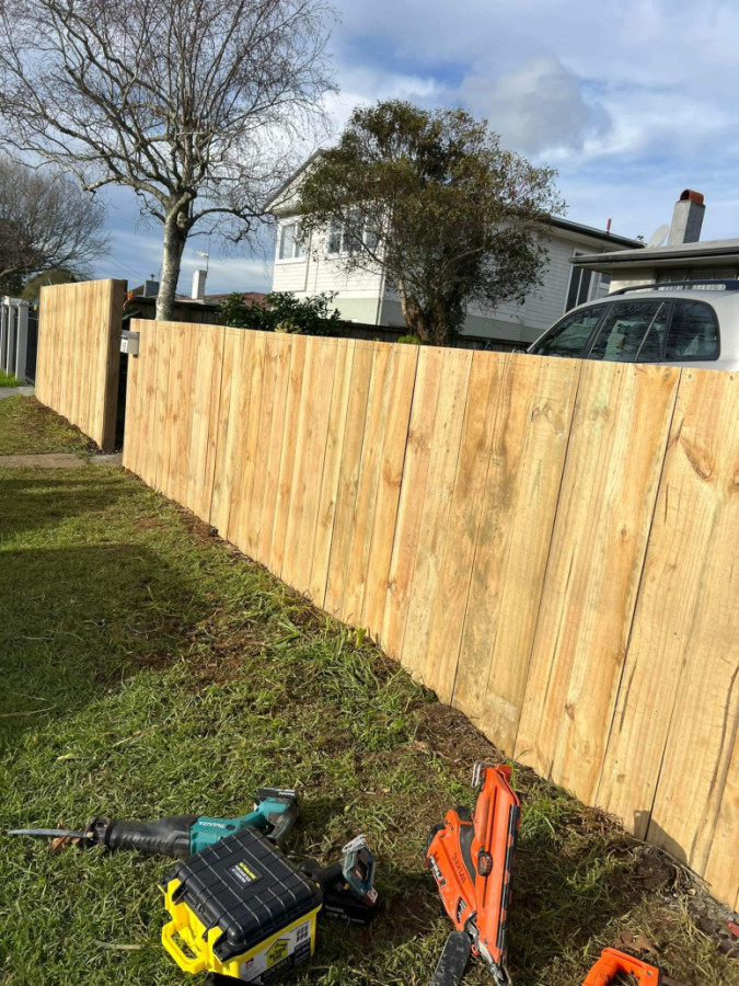 Timber Pailing Fence