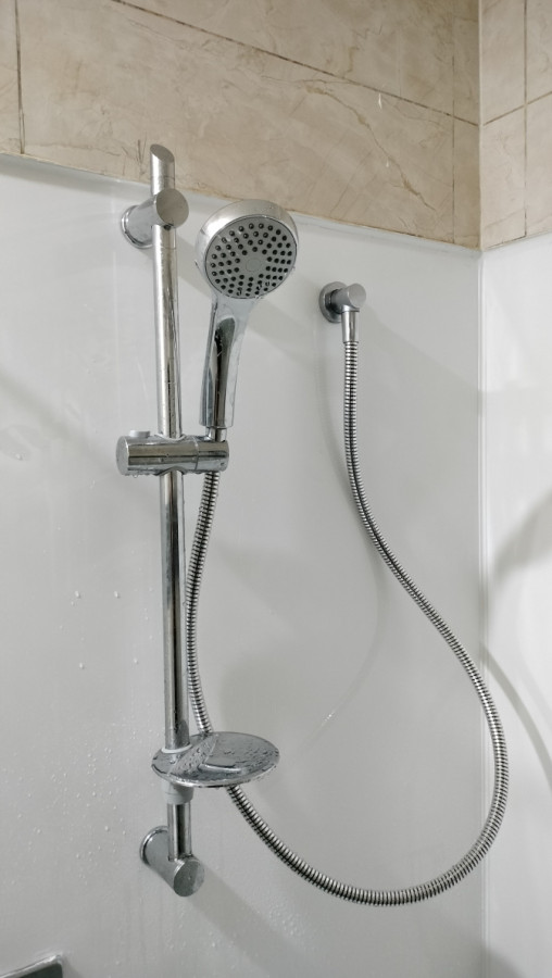 Shower installation