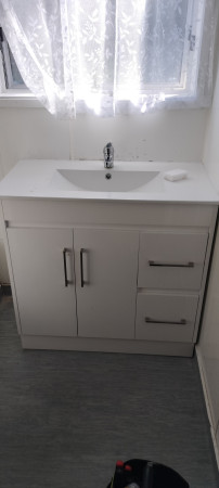 Standard 750mm vanity installation