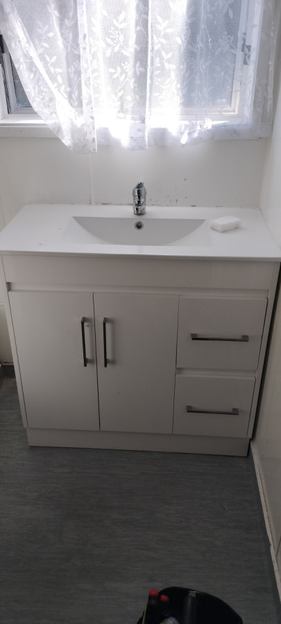 Standard 750mm vanity installation