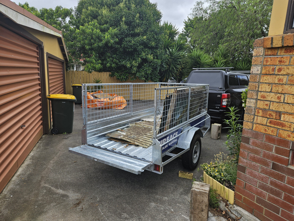 Trailer filling up by team