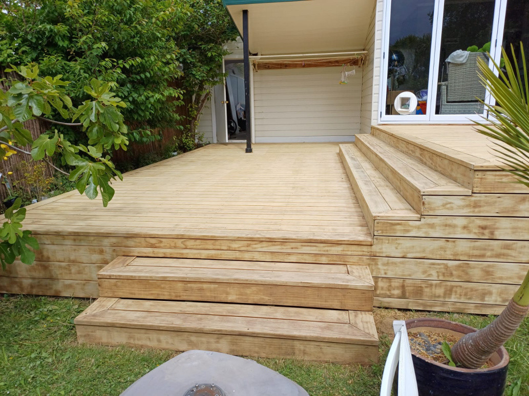 deck sanding and repainting