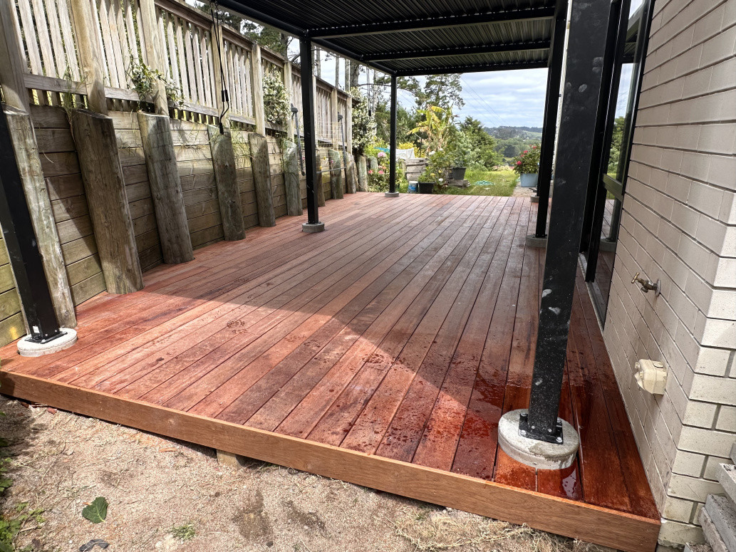 Kwila deck installation Builderscrack