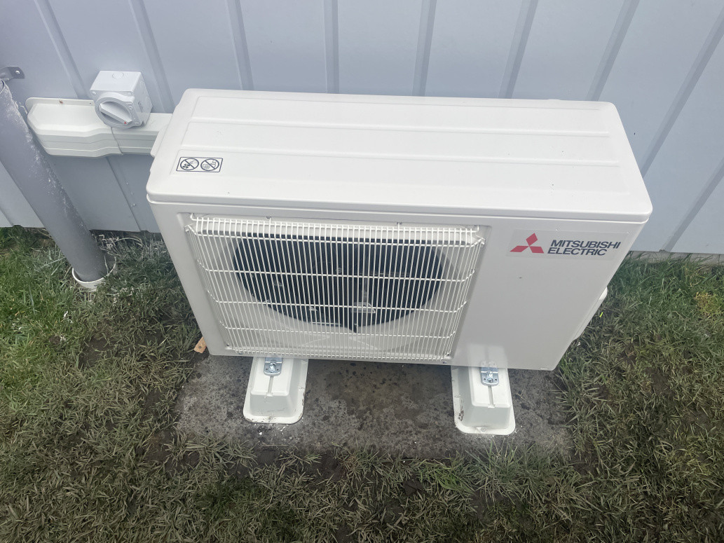 Mitsubishi Ap20 aircon/heatpump outdoor