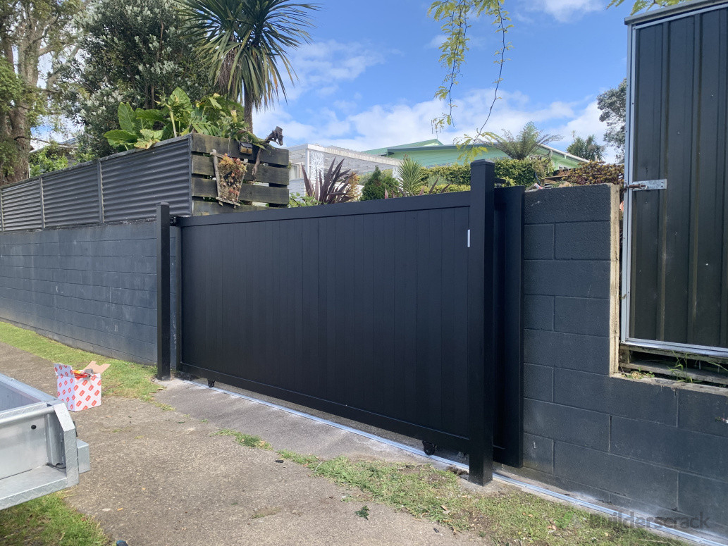 full solid gate in titirangi