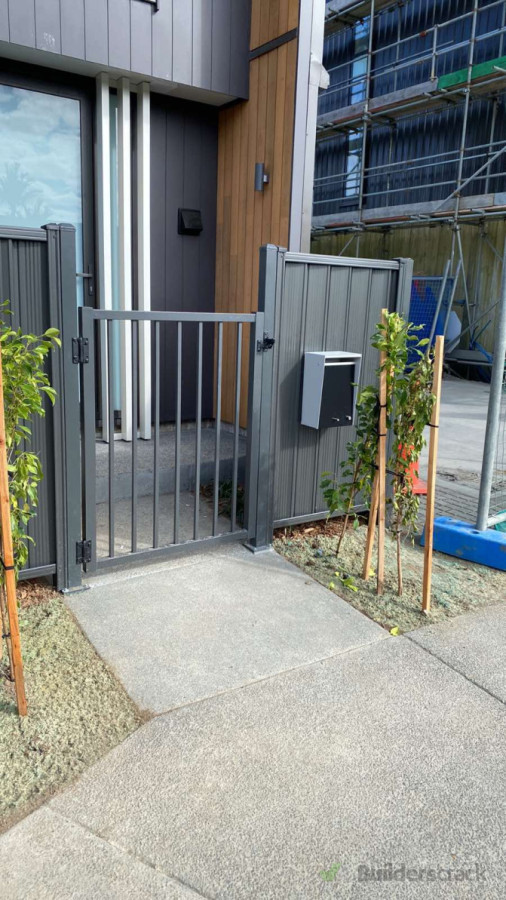 Pedestrian gates in Stonefileds