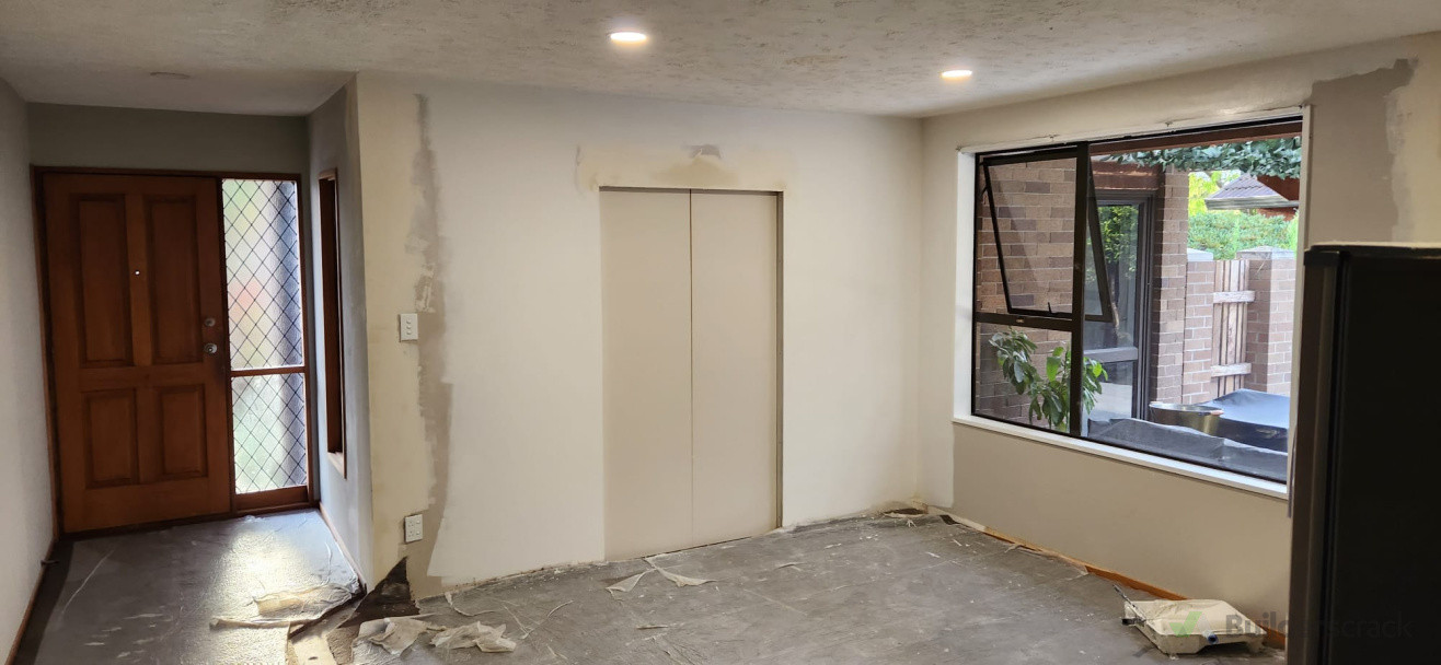 Home renovation and ampliation of kitchen. The client wanted to make an open plan kitchen, change the window for a glass door, and install laminate floor instead of the old carpet. Also,notice in the bottom left corner that the old wall bent away from win