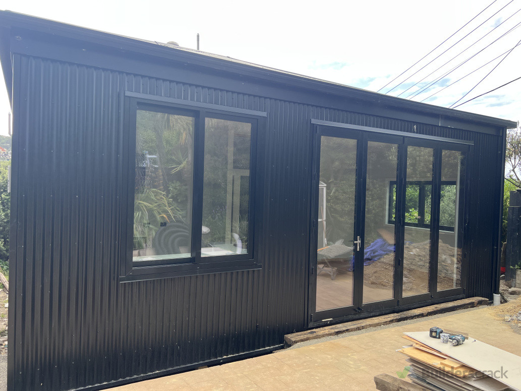 Large Reno Island Bay