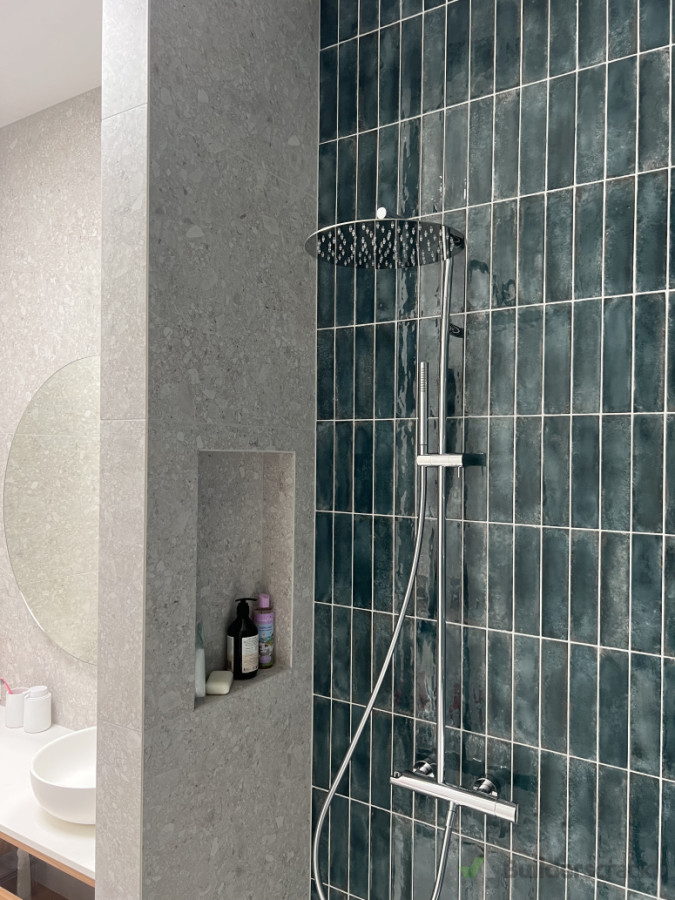 Large Reno Island Bay