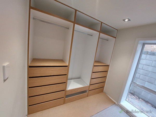 Built in Walk-in Wardrobe