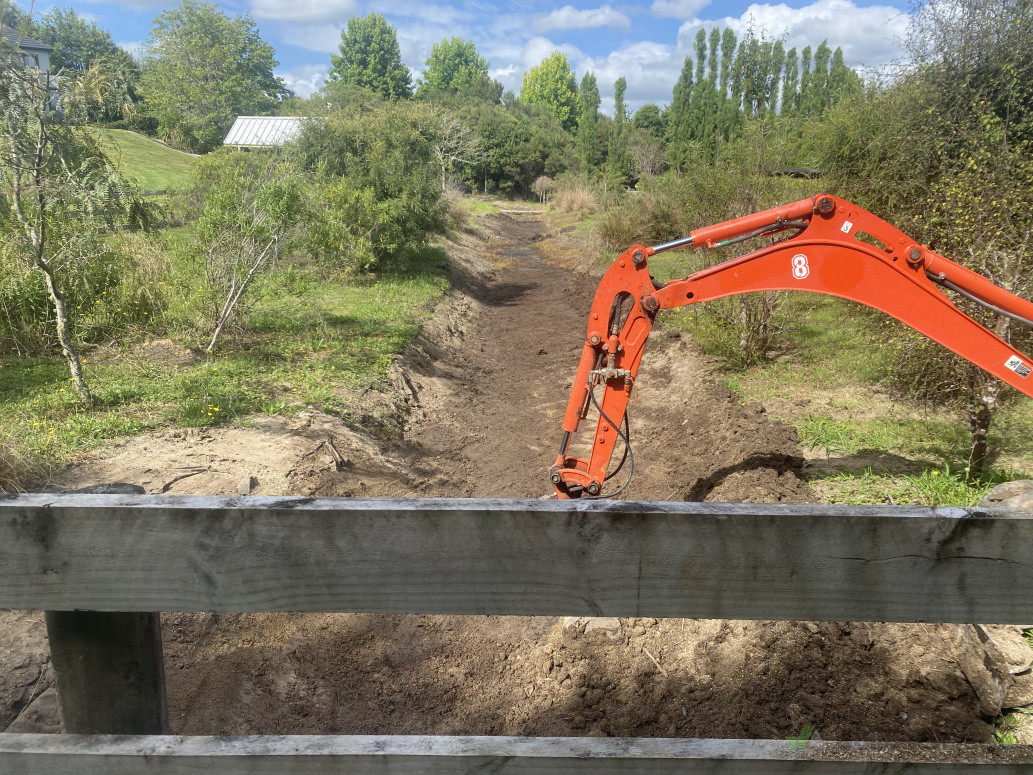 All sludge loaded out and establishing new falls