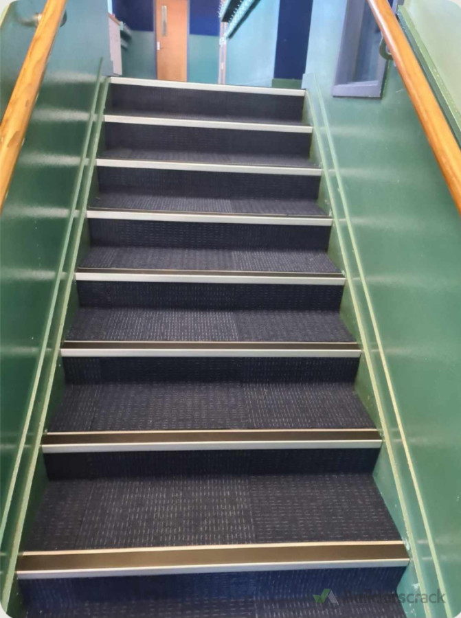 Staircase carpet and nossing.