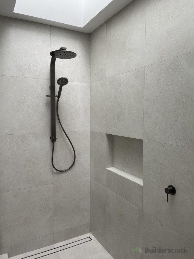 Walk-in Column Shower with Invisi Drain