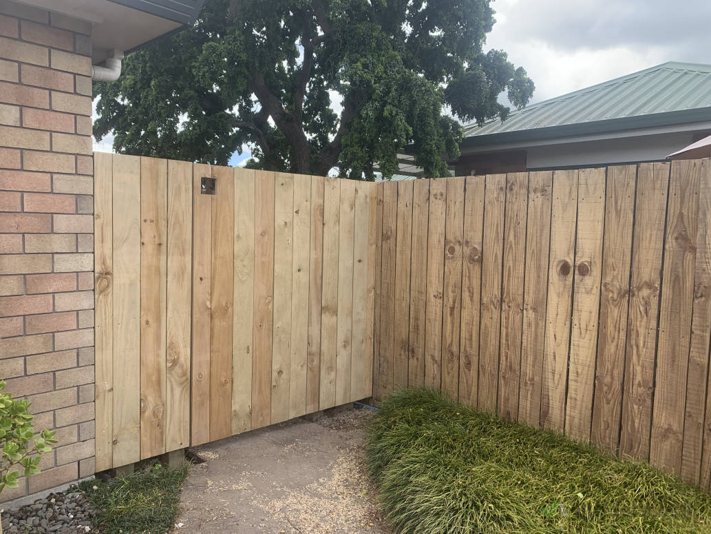 Fence and gate completion Rototuna