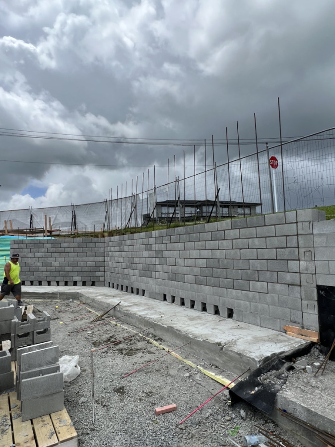 Block retaining wall