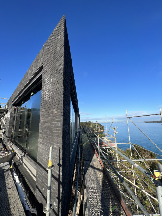 Brick Veneer, mitered corner going into a soldiered head