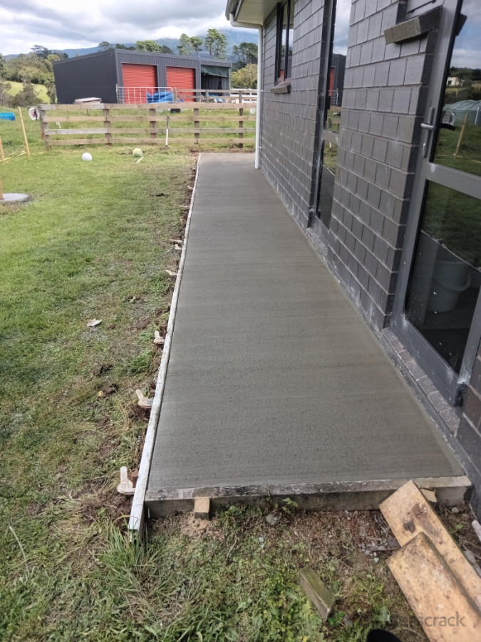 Standard foot path 12m long with broom finish