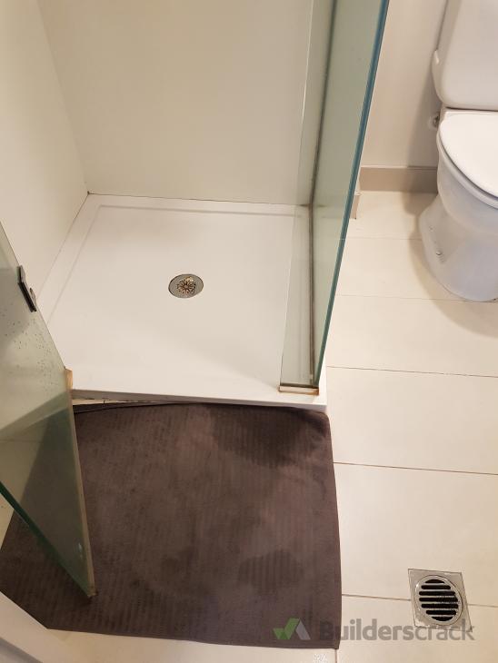 Replace cracked acrylic shower tray. ( 950127) Builderscrack